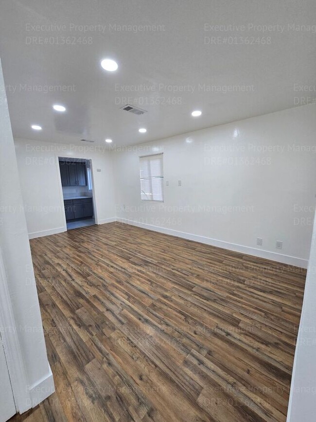 Building Photo - Remodeled 3 bedroom/ 1 bathroom