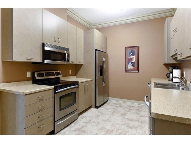 Building Photo - 555 Oak Ridge Pl