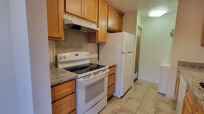 Building Photo - 4902 Lowry Rd