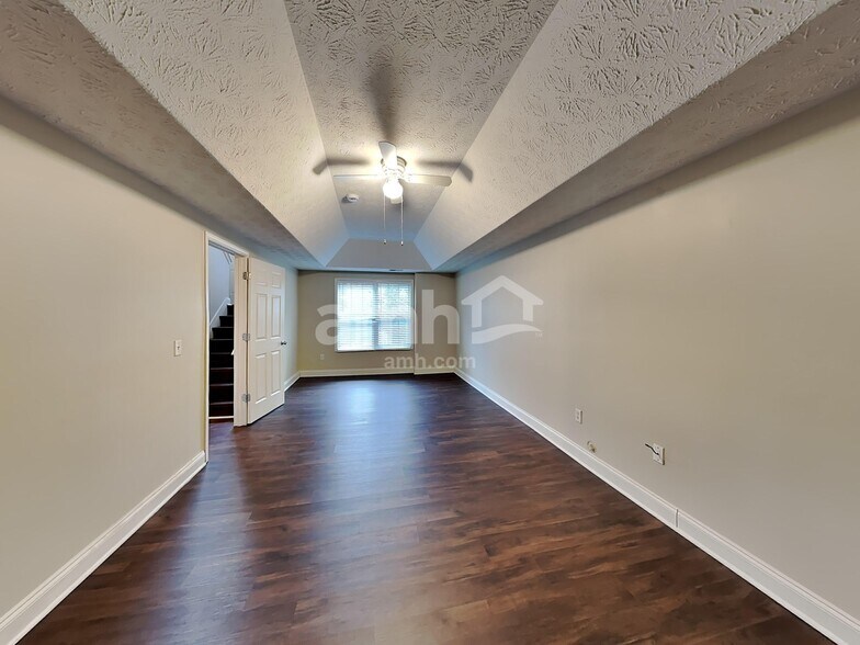 Building Photo - 3892 Refinement Way