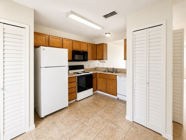 Building Photo - 2/2 In Hunter's Reserve - Water included in rent!