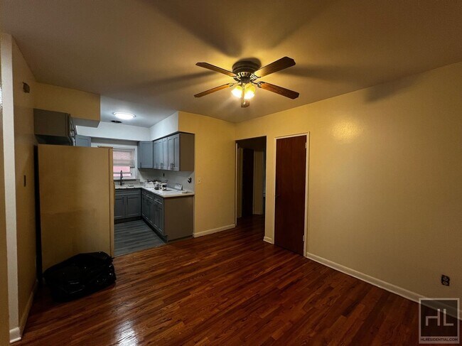 Building Photo - AMUNDSON AVENUE