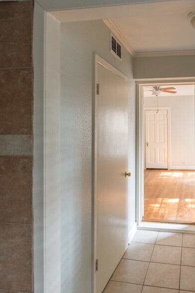 Building Photo - 1968 Dryden