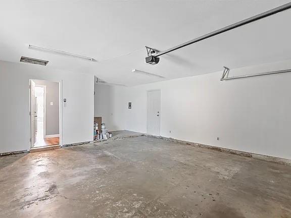 Building Photo - 2829 Elk Grove Rd
