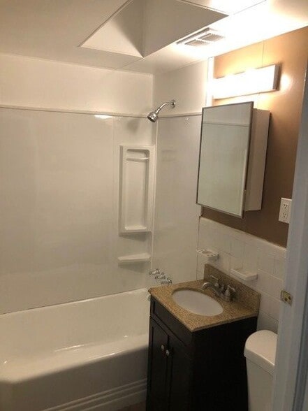 Building Photo - 1908 Seneca Rd