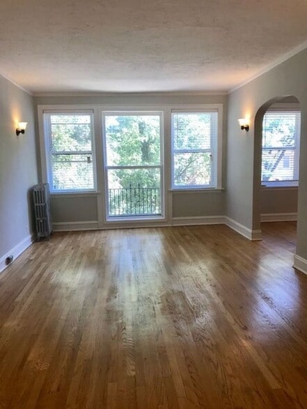 Building Photo - 4858 N Hermitage Ave