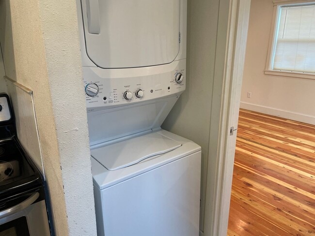 Building Photo - 325 N Jefferson St