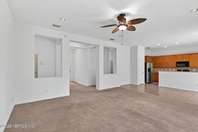 Building Photo - 872 Collinswood Dr W