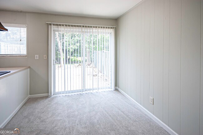 Building Photo - 3099 Colonial Way