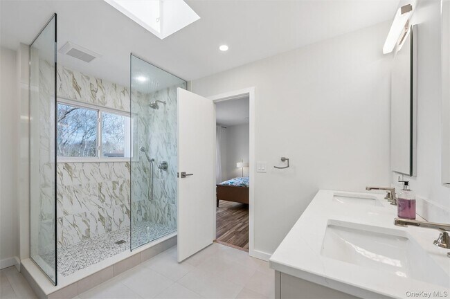 Building Photo - 14 Old Trail Rd