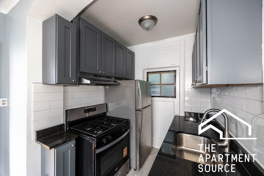 Building Photo - 1362 W Estes Ave