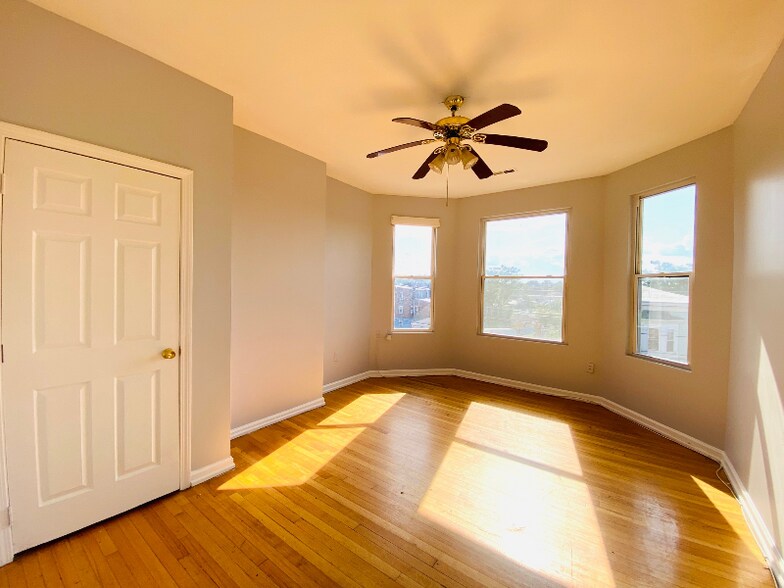 Building Photo - 162 William St