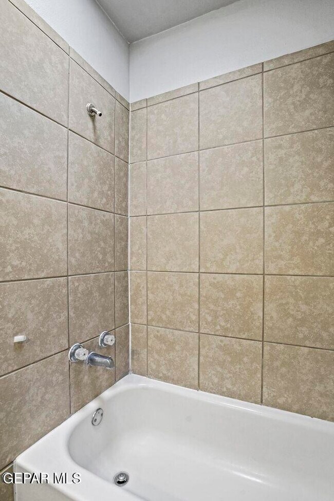 Building Photo - 5121 Beautonne Ave