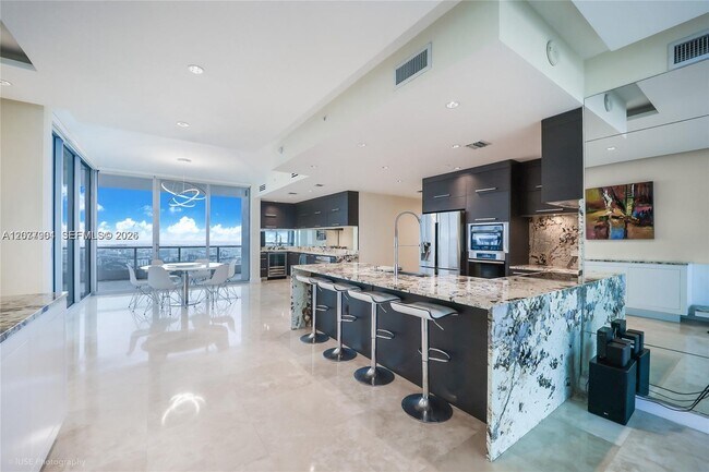 Building Photo - 900 Biscayne Blvd