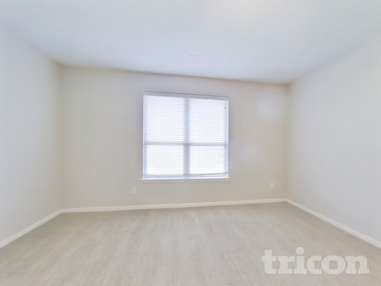 Building Photo - 410 Heatherton Hill Dr