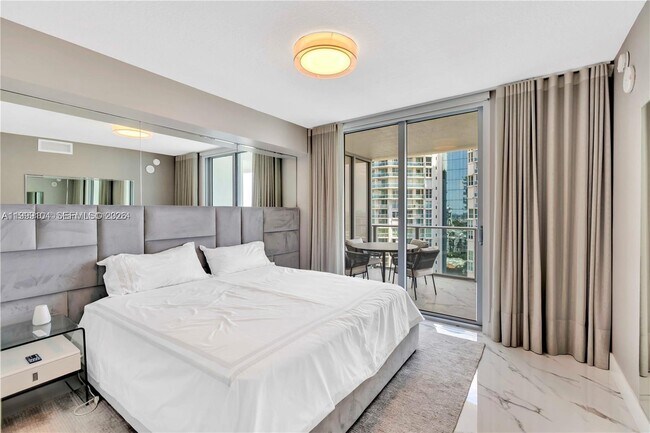 Building Photo - 300 Sunny Isles Blvd