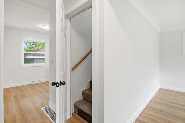 Building Photo - 1547 E Atherton Rd