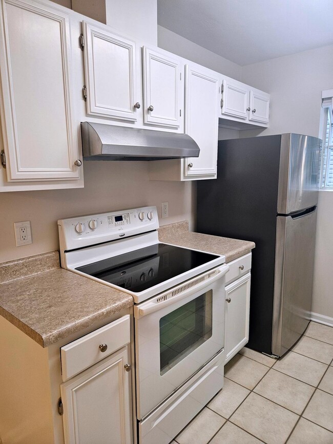 Building Photo - 433 Richview Park Cir W