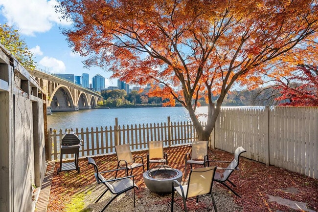 Building Photo - 3303 Water St NW