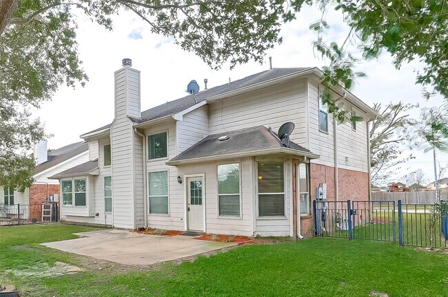 Building Photo - 8846 Gas Light Village Dr