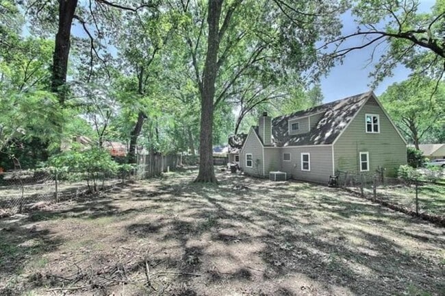 Building Photo - 1946 Rolling Glen Cove