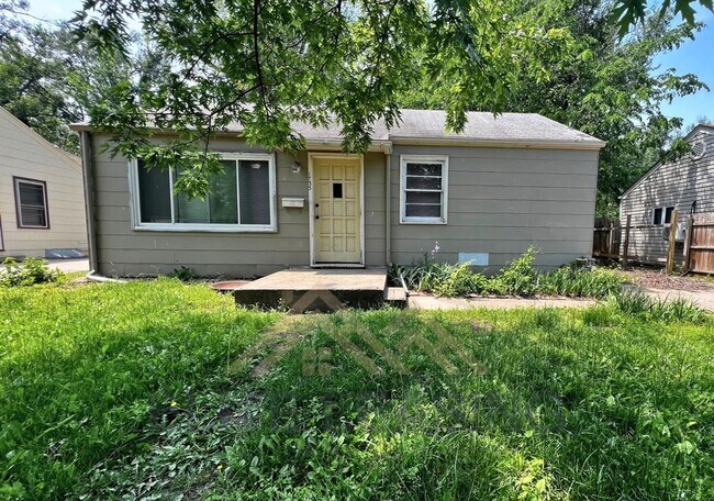 Primary Photo - 1733 SW Green Acres Ave