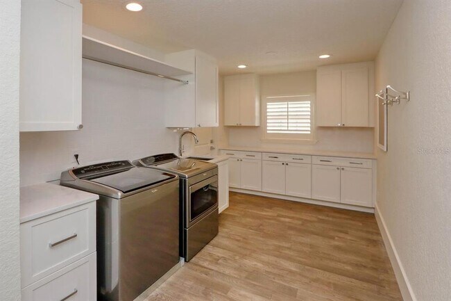 Building Photo - 4307 W Roland St