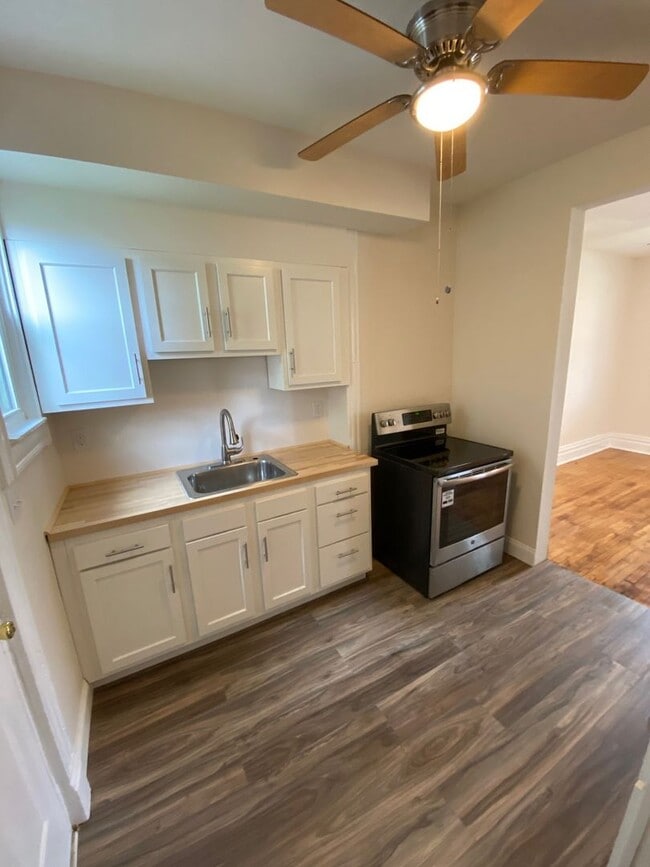 Building Photo - Newly Renovated 2 Bedroom in Beechview- Off-Street Parking, Finished Attic - Available Now!