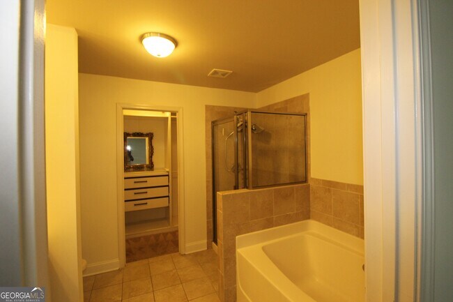 Building Photo - 726 Garbrooke Dr