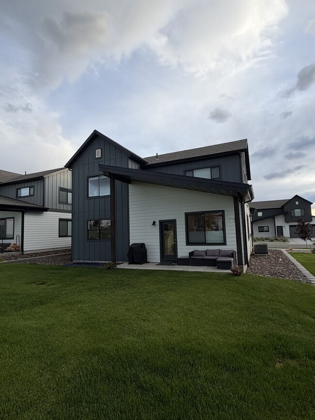 Building Photo - 77 Horseshoe Lp