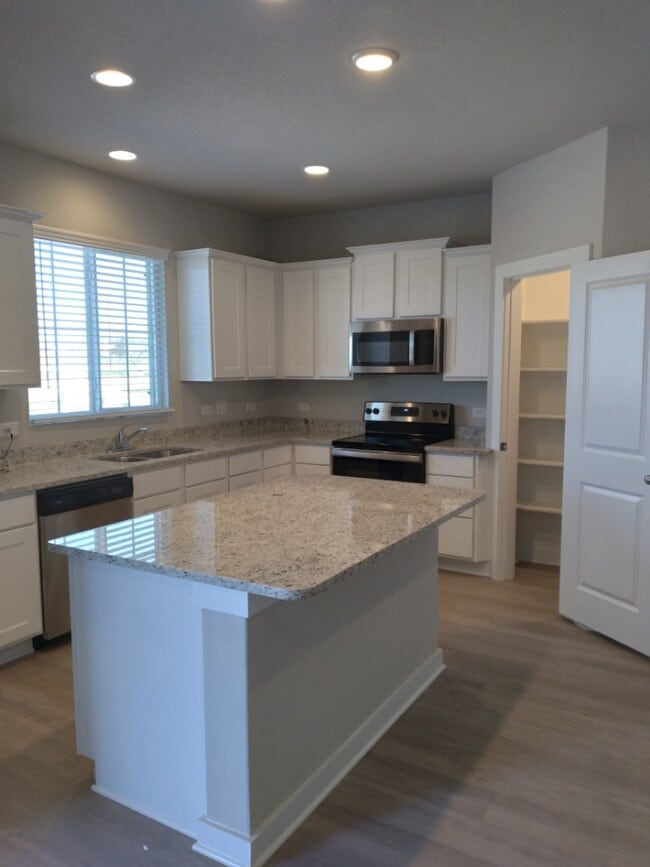 Kitchen - 13350 Stadium Cv