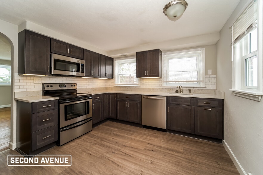 Building Photo - 710 Sheridan Ave