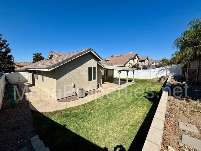 Building Photo - 1012 Alpine Ct