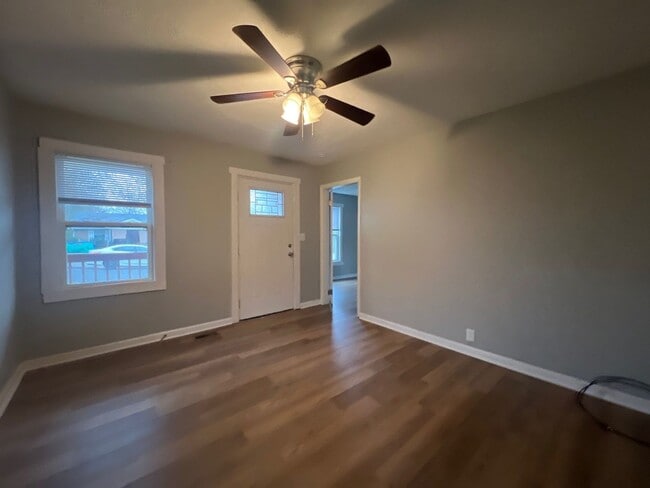 Building Photo - 3 Bed, 2 Bath House in Clarksville!!