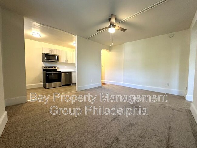 Building Photo - 2809 W Queen Ln