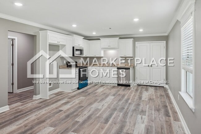 Building Photo - 1402 W 11th St