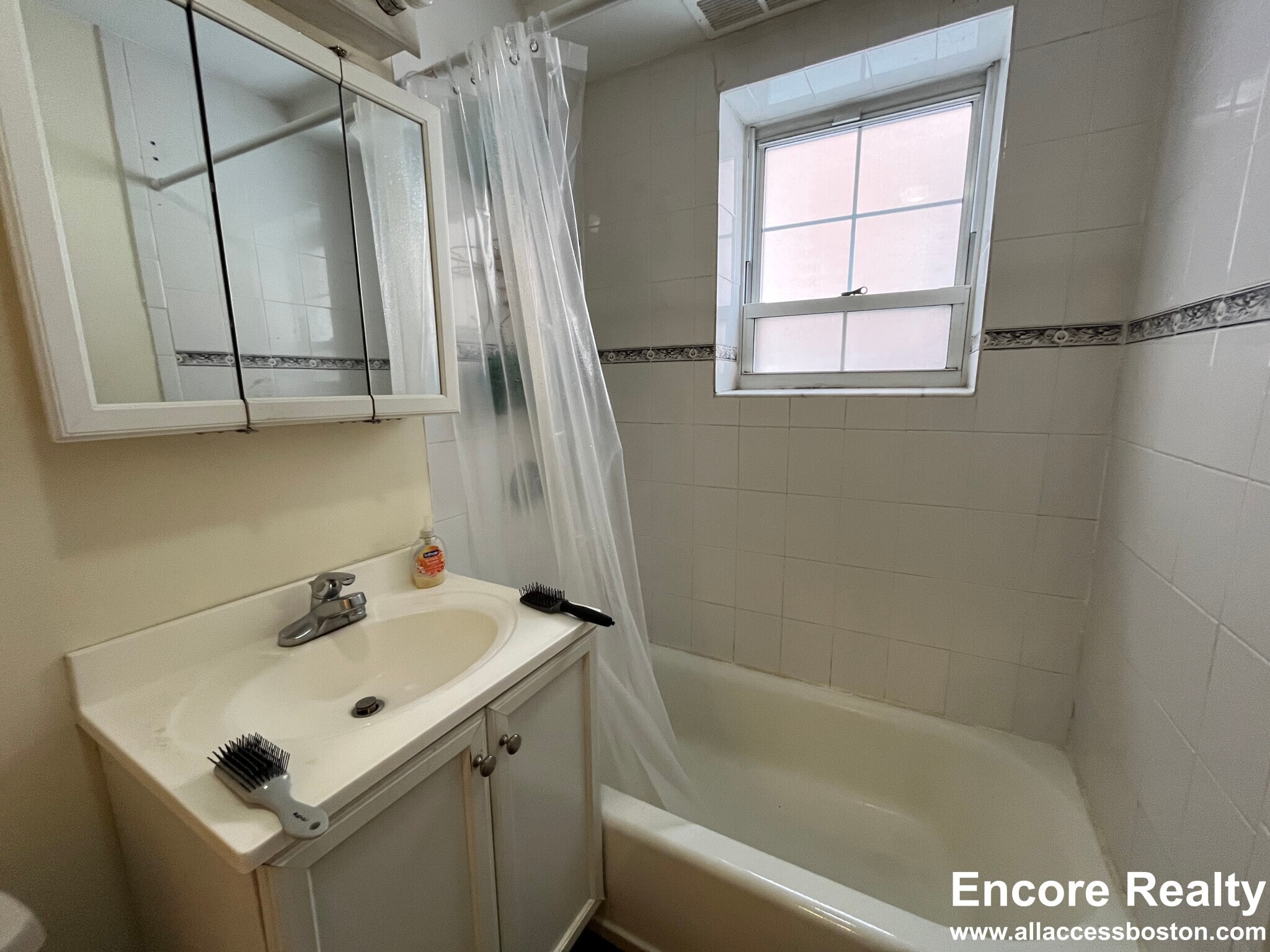 Building Photo - 1555 Beacon St