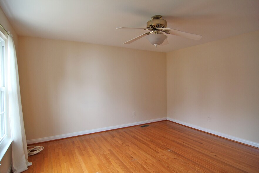 Building Photo - 6148 Martins Landing Ct