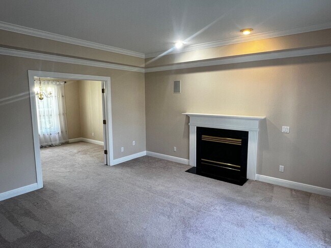 Building Photo - 2708 Bayhill Dr