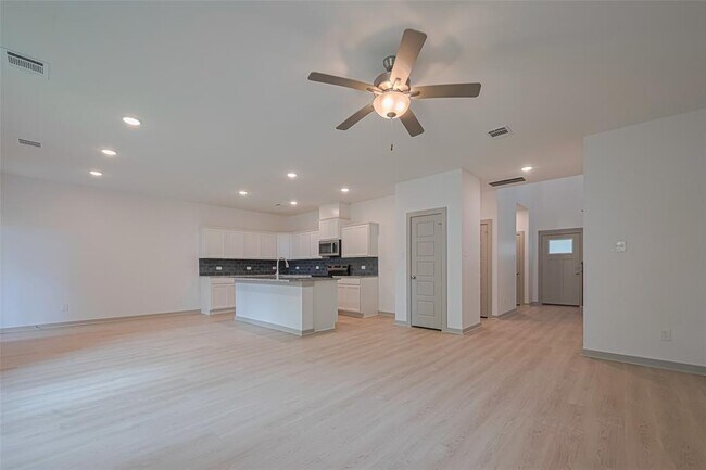 Building Photo - 11622 Twain Dr