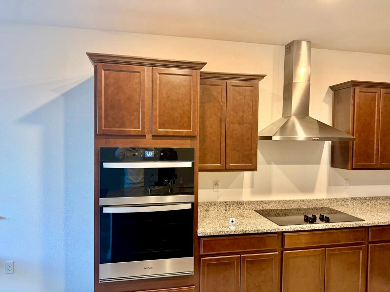 Building Photo - 1570 Pinchot Dr