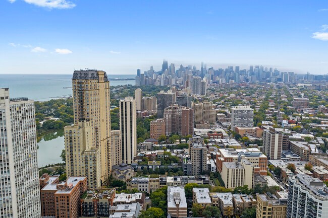 Building Photo - 2550 N Lakeview Ave