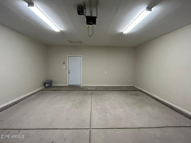 Building Photo - 2742 N Washington Ave