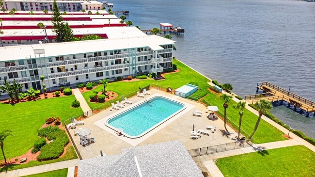 Building Photo - Riverfront Two Bedroom Condo