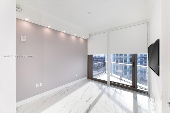 Building Photo - 15701 Collins Ave