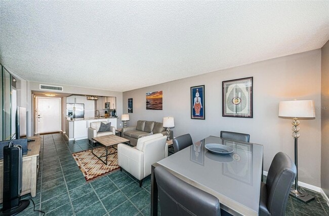 Building Photo - 6104 Palma Del Mar Blvd S