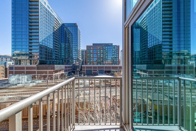 Building Photo - 1700 Bassett St