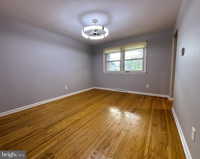 Building Photo - 415 Monmouth Dr