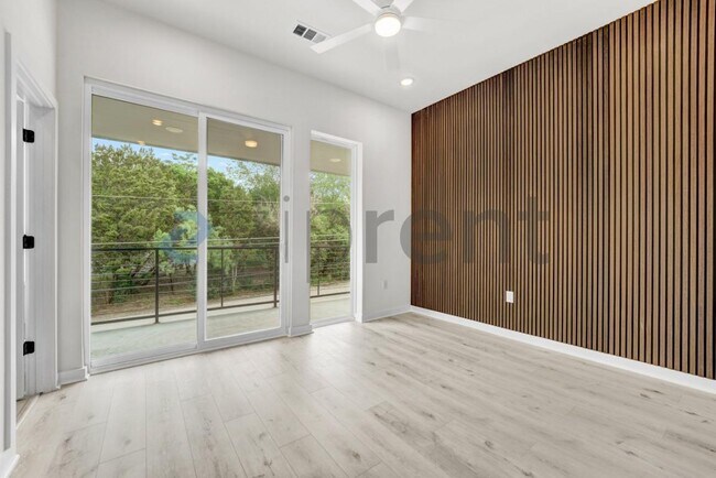 Building Photo - 2000 Riverside Farms Rd