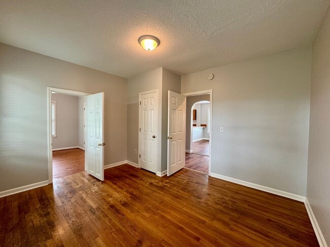Building Photo - 901 W Danville St